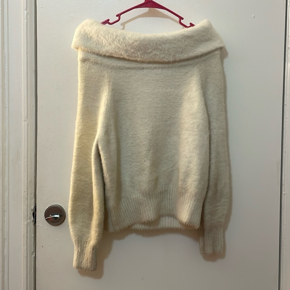 Pretty white shoulders jacket